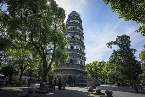  Suzhou Pagodin – Kiinan historiallisten ihmeiden joukossa loistava nähtävyys!