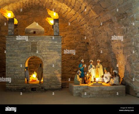 Zoroastrian Fire Temple: A Blazing Beacon of Ancient History and Spiritual Significance!